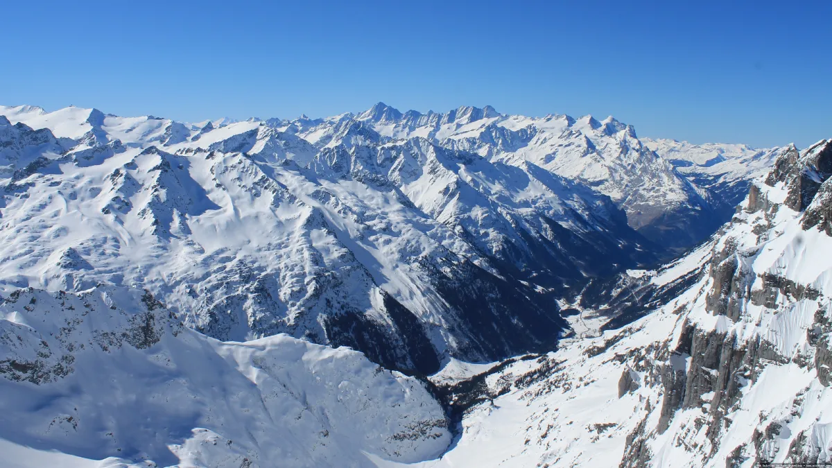 Mount Titlis bersalju memukau di Swiss