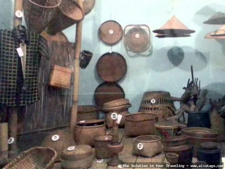 Museum Etnobotani: koleksi tanaman dan budaya.