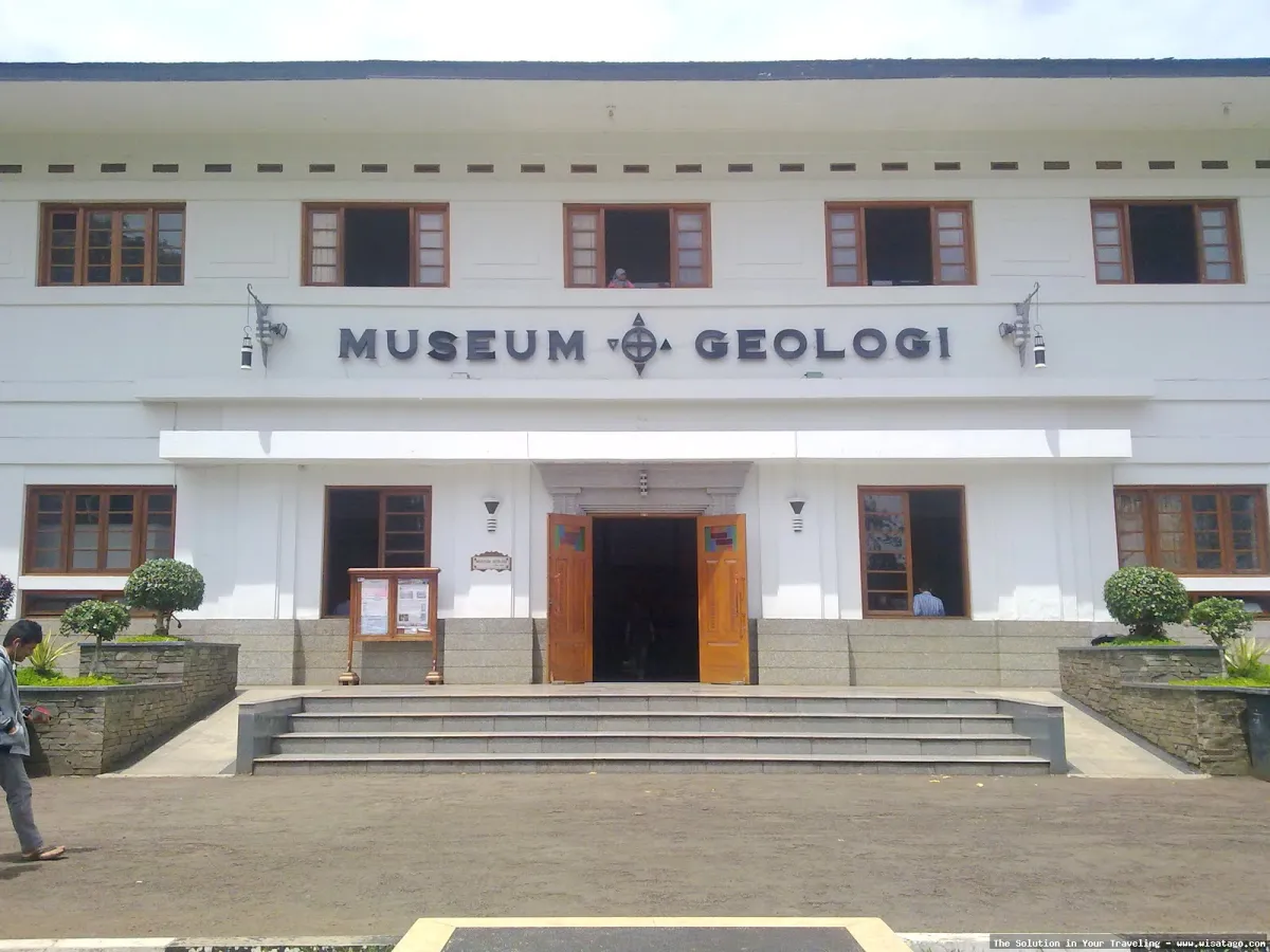 Museum Geologi Bandung: Tips, Harga Tiket, Kuliner, Lokasi, Fasilitas dan Spot Museum Geologi Bandung: Tips, Harga Tiket, Kuliner, Lokasi, Fasilitas dan Spot