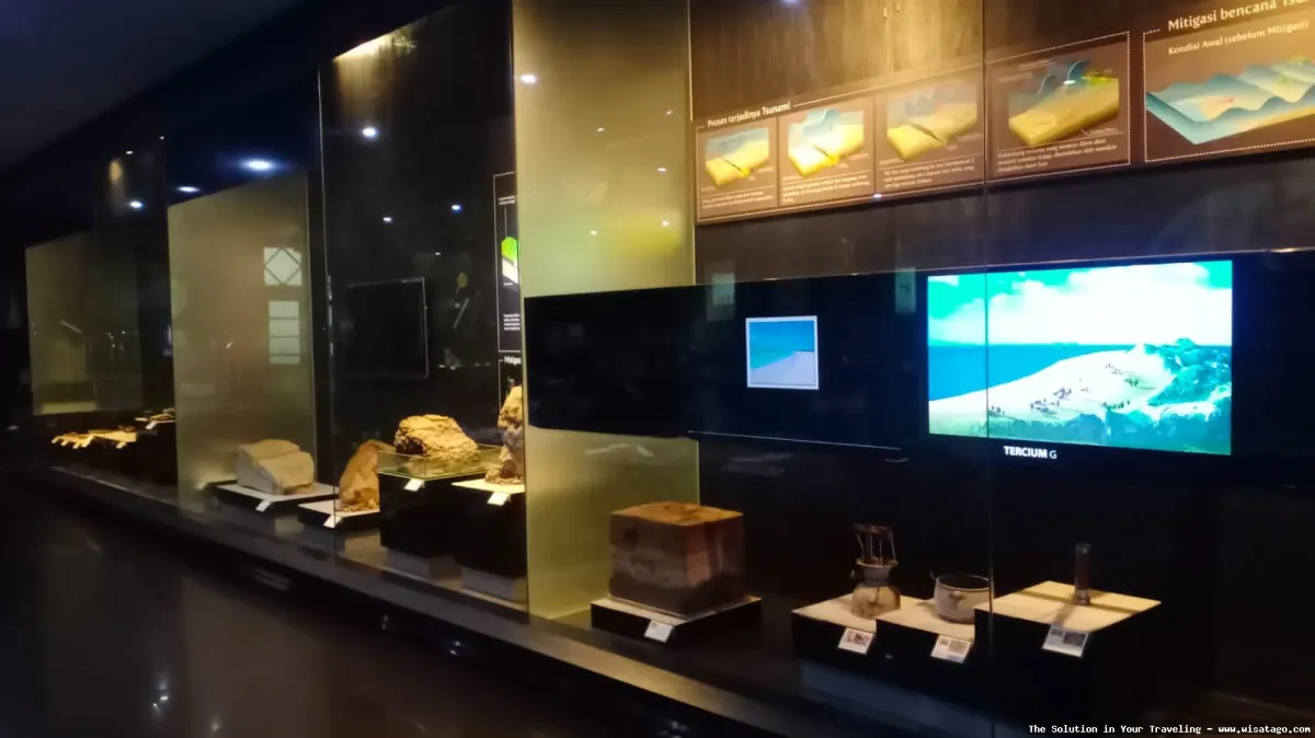Museum Geologi Bandung, tampak depan megah
