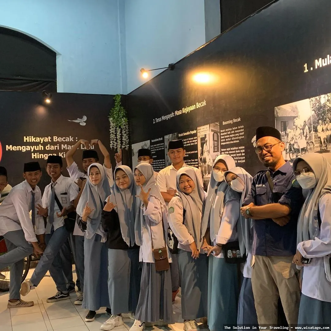 Museum Kambang Putih: Koleksi benda bersejarah
