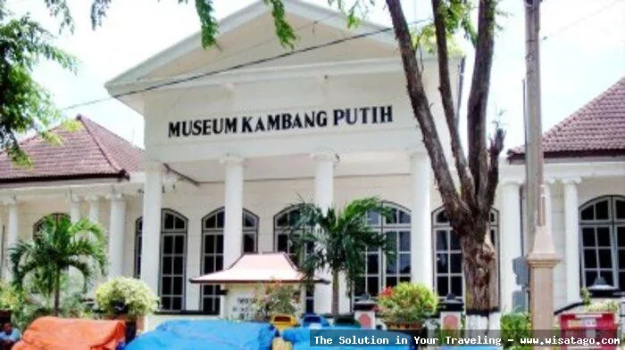 Museum Kambang Putih: koleksi benda bersejarah