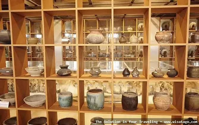 Museum Linggam Cahaya: koleksi artefak bersejarah.