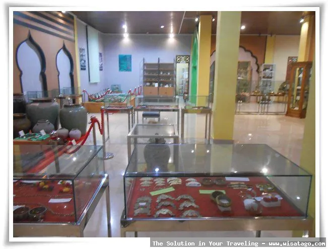 Museum Linggam Cahaya: koleksi artefak kuno.