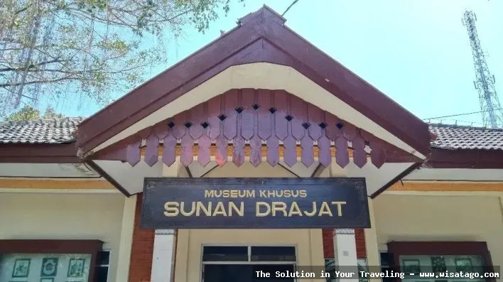 Museum Sunan Drajat: artefak bersejarah Islam.
