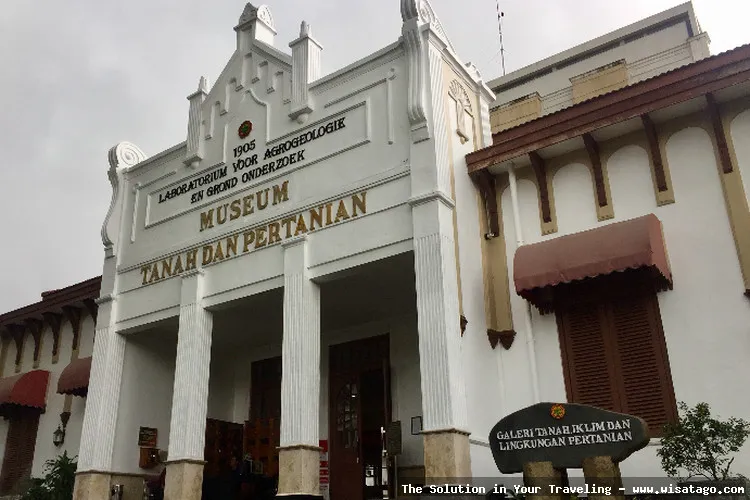 Museum Tanah: koleksi contoh profil tanah.