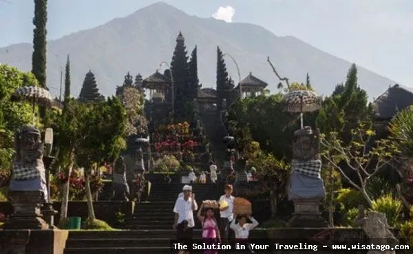 Objek Wisata Gunung Tambolang: pemandangan indah.