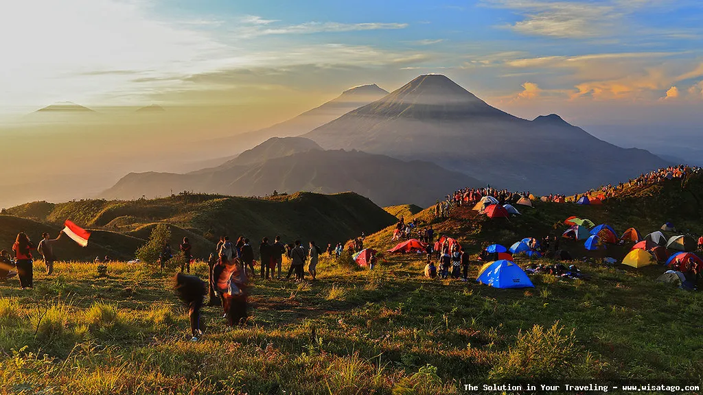 Objek Wisata Gunung Tambolang nan indah