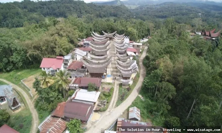Objek Wisata Palawa: rumah adat megah