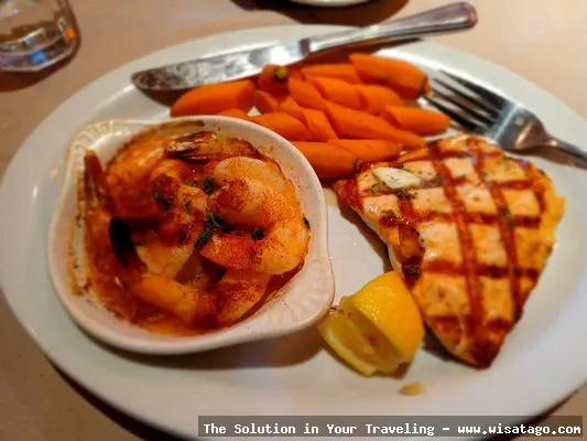 Pacific Cafe And Resto yang nyaman