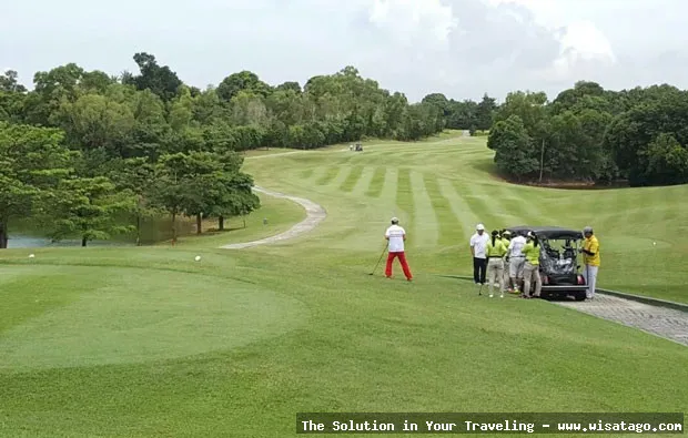 Padang Golf Bukit Indah Sukajadi nan hijau
