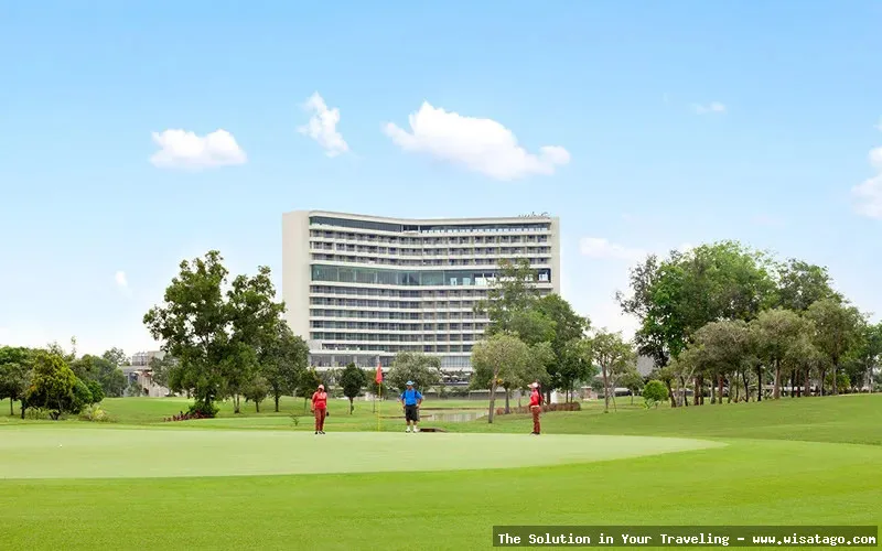 Padang Golf Bukit Indah Sukajadi yang hijau