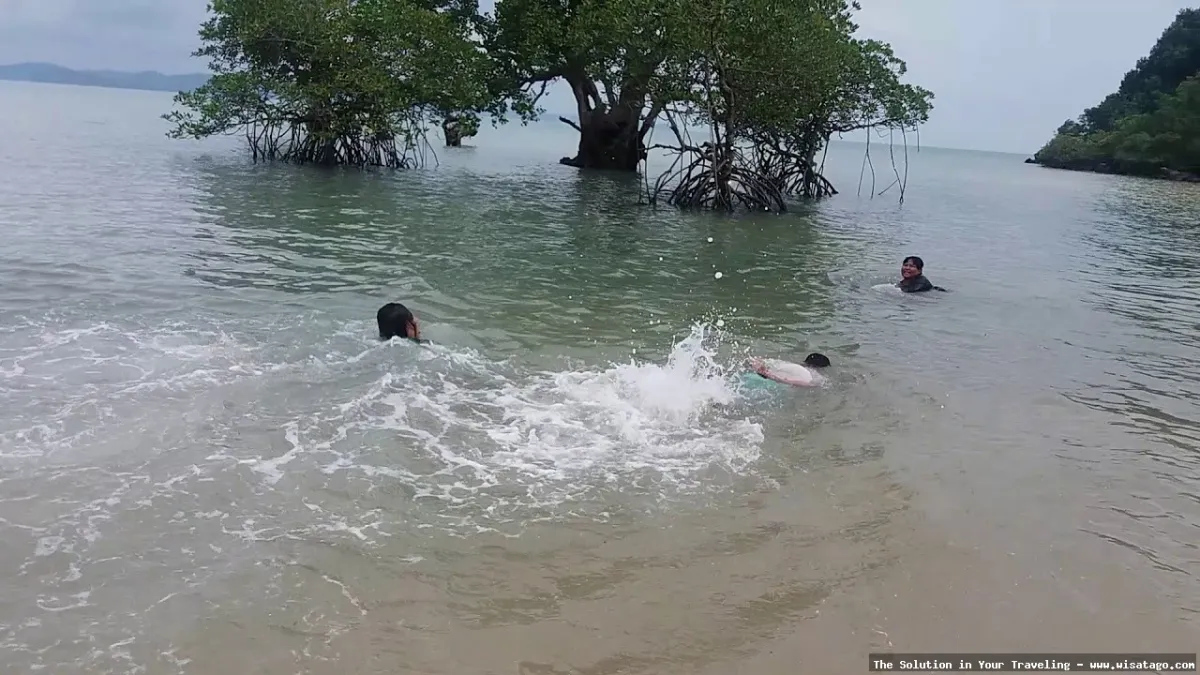 Pantai Air Dagang yang indah mempesona