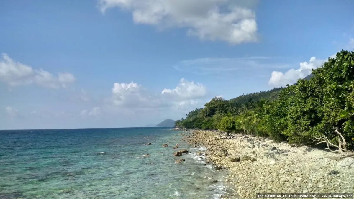 Pantai Arung Hijau, pemandangan alam indah.