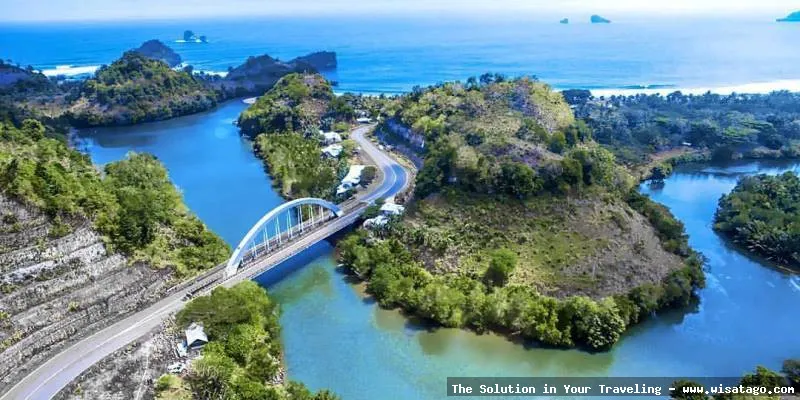 Pantai Bajul Mati yang indah mempesona