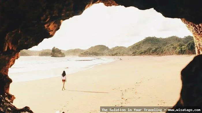 Pantai Bajul Mati yang eksotis.