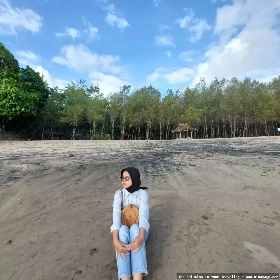 Pantai Bajul Mati yang indah