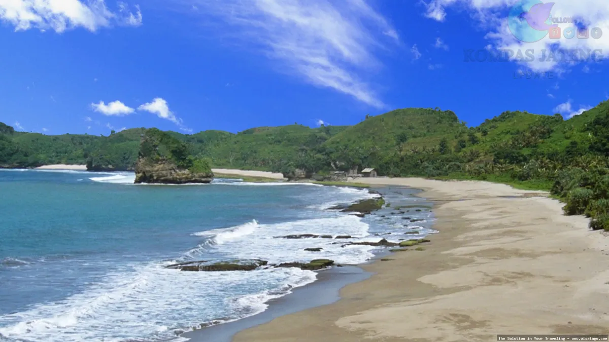 Pantai Bajul Mati yang eksotis