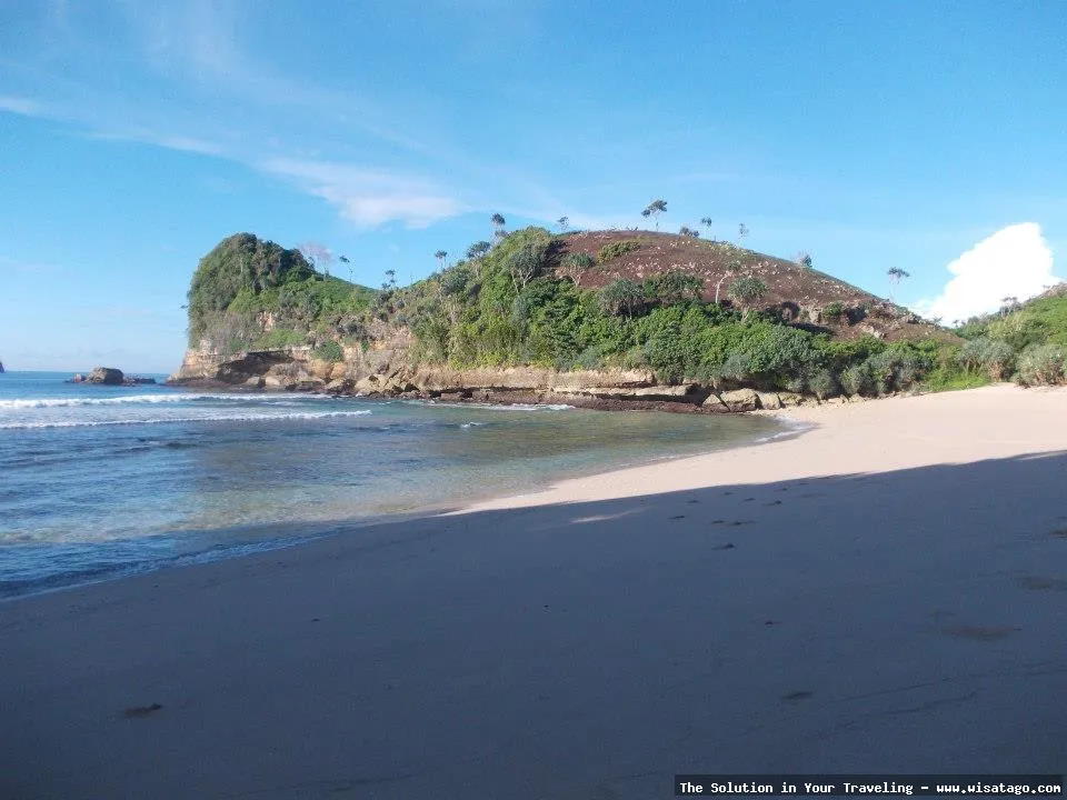Pantai Bajul Mati yang indah mempesona