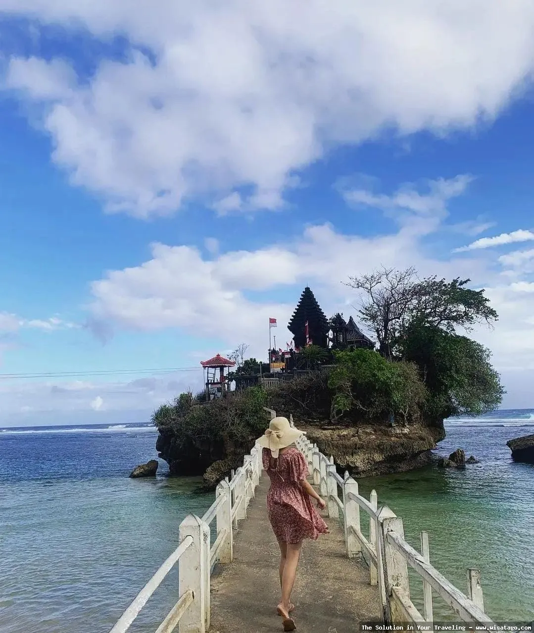 Pantai Balekambang, keindahan pesisir Malang.