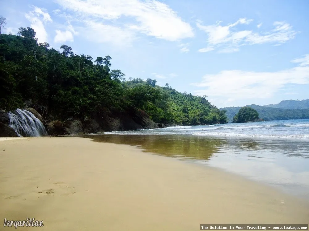 Pantai Banyu Nnjlok dengan pasir unik