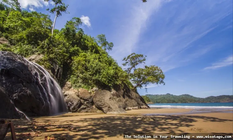Pantai Banyu Nnjlok dengan pesona alam