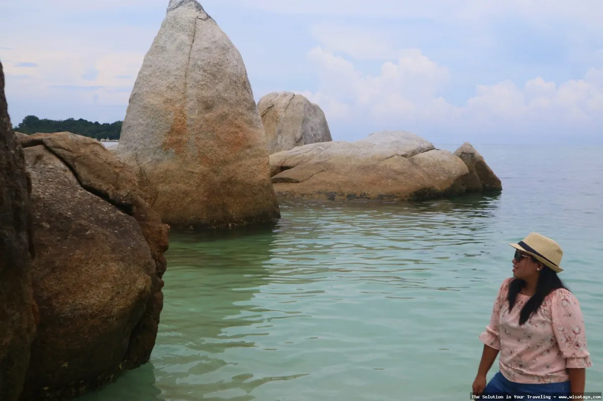 Pantai Batu Berlayar, pemandangan indah Belitung.