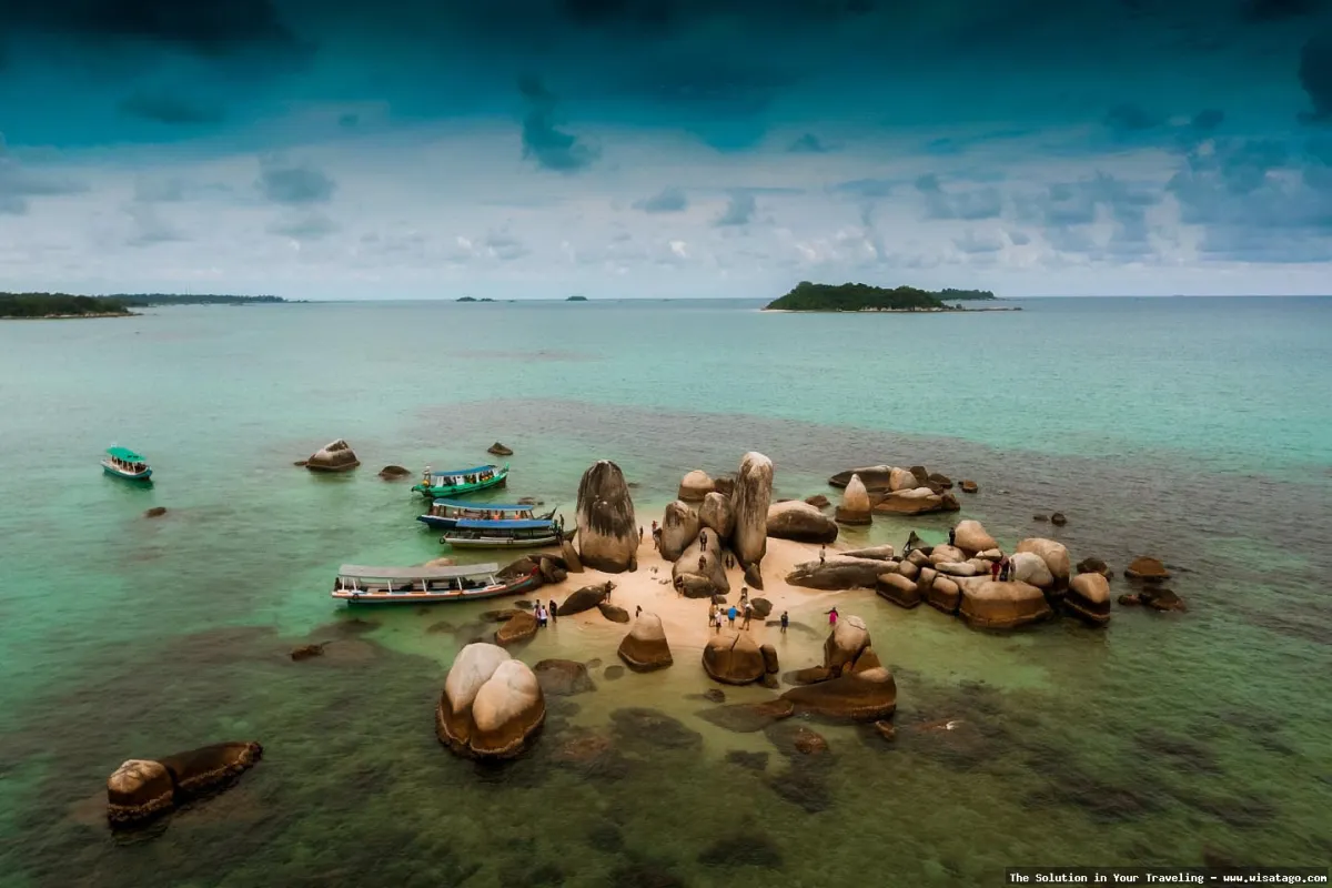 Pantai Batu Berlayar: keindahan alam memukau