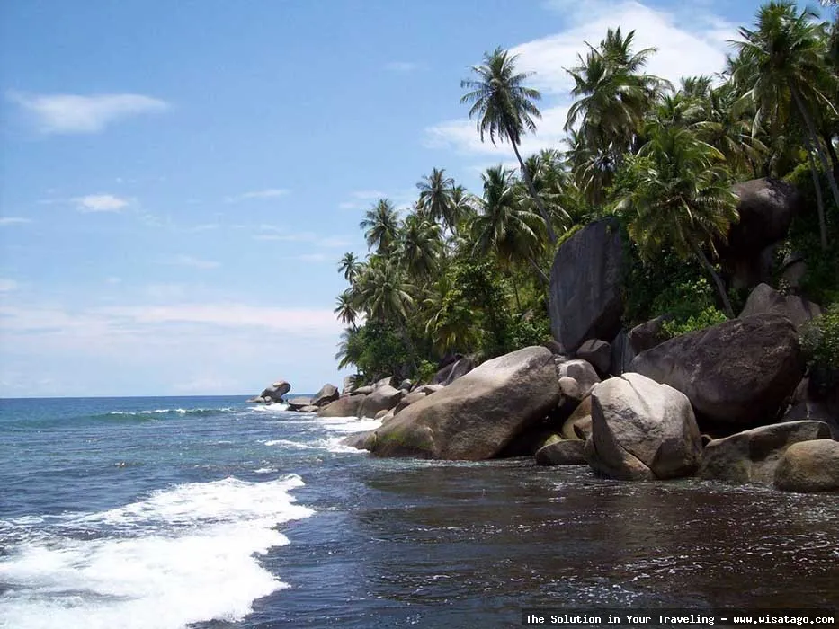 Pantai Batu Berlayar, pesona alam Belitung