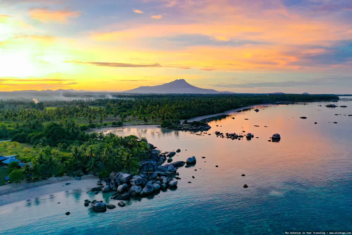 Pantai Batu Kasah dengan pasir putih