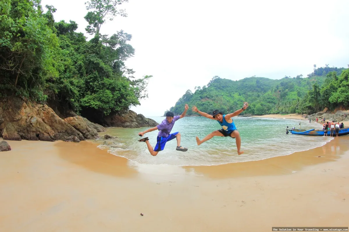 Pantai Bolu Bolu yang indah mempesona
