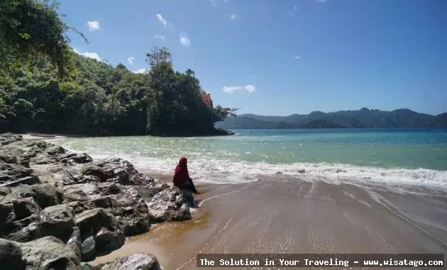 Pantai Bolu Bolu yang mempesona.