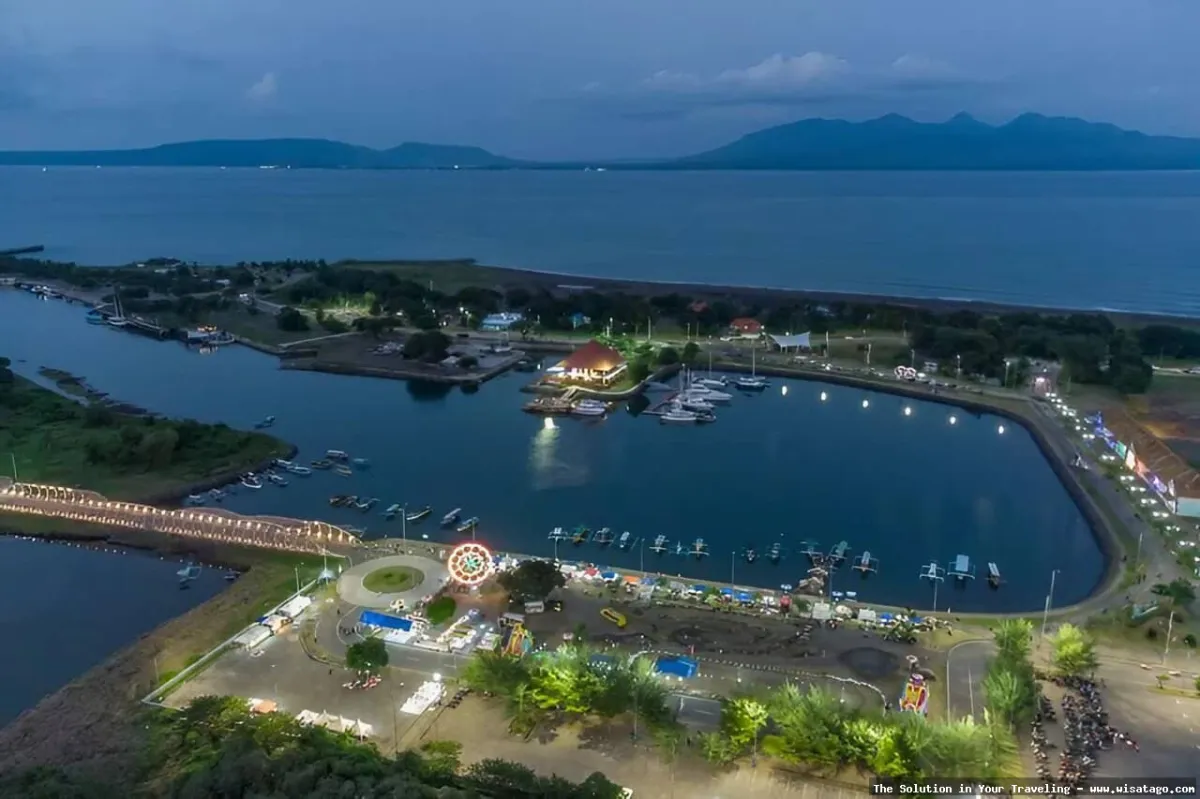 Pantai Boom: Keindahan pesisir Tuban