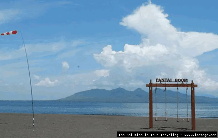 Pantai Boom: keindahan laut memukau