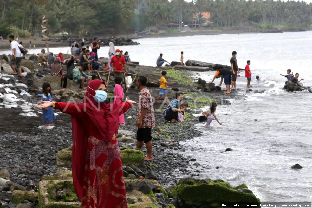 Pantai Cacalan, keindahan pantai Banyuwangi