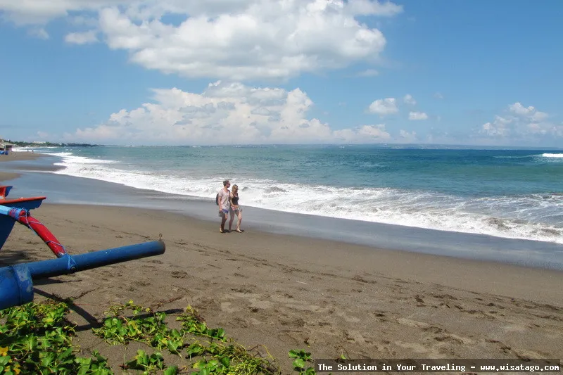 Pantai Canggu, pemandangan ombak memukau