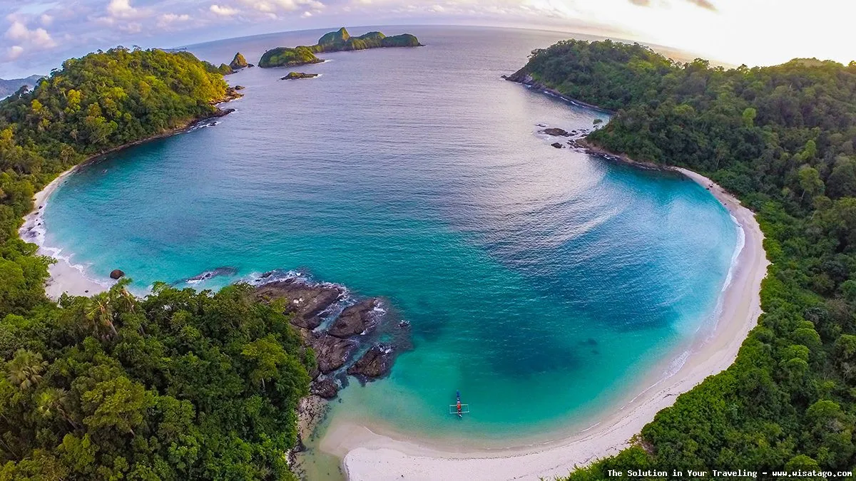 Pantai Cemara Banyuwangi: keindahan alam memukau