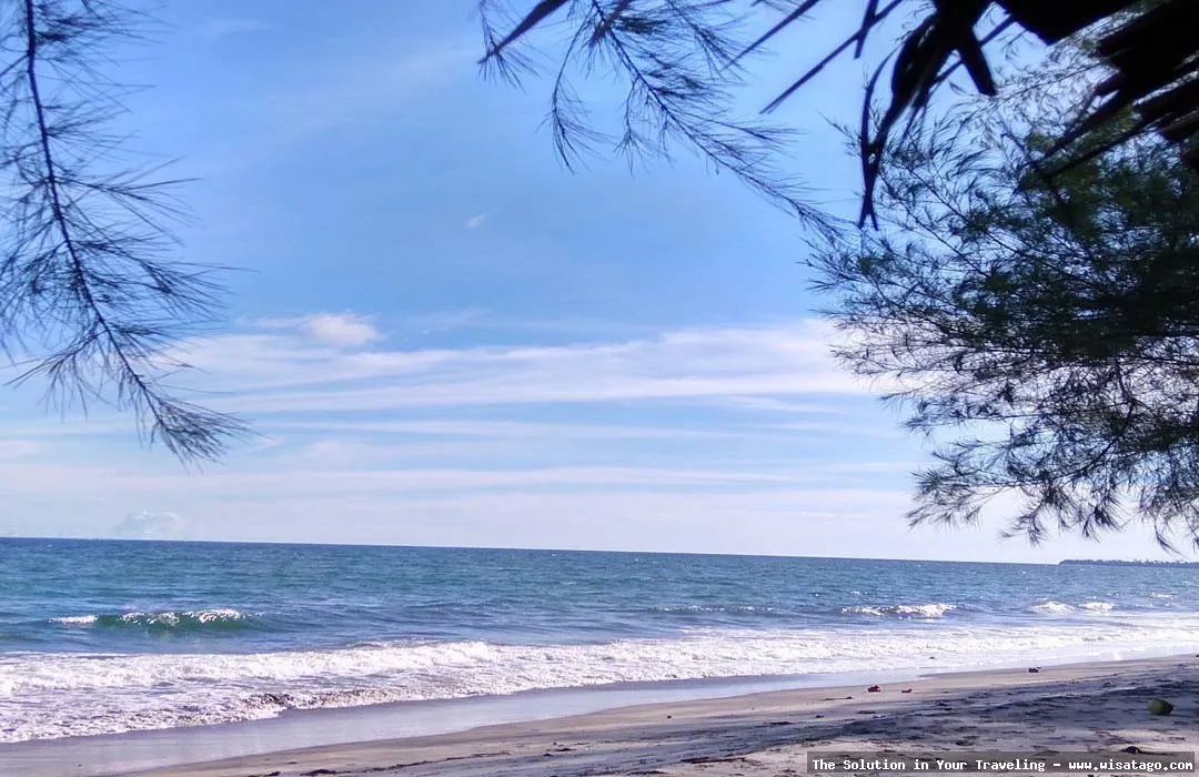 Pantai Cemara Indah yang menawan hati