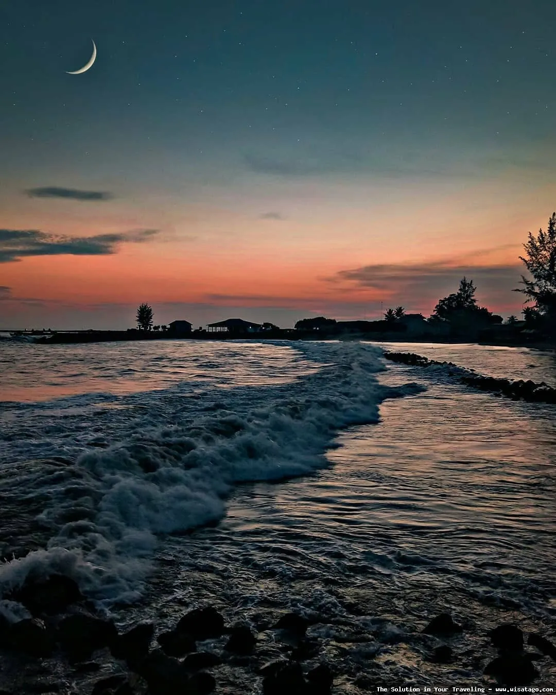 Pantai Cemara Indah yang mempesona.