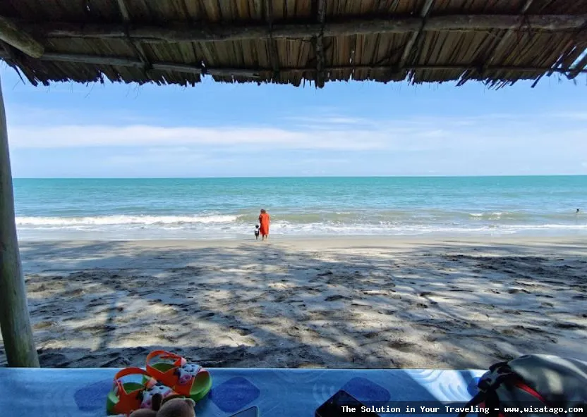 Pantai Cemara Indah dengan pemandangan indah