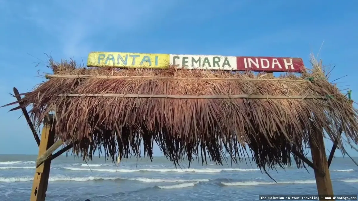 Pantai Cemara Indah, pemandangan eksotis.