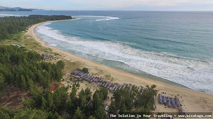 Pantai Cemara Indah dengan pemandangan memukau