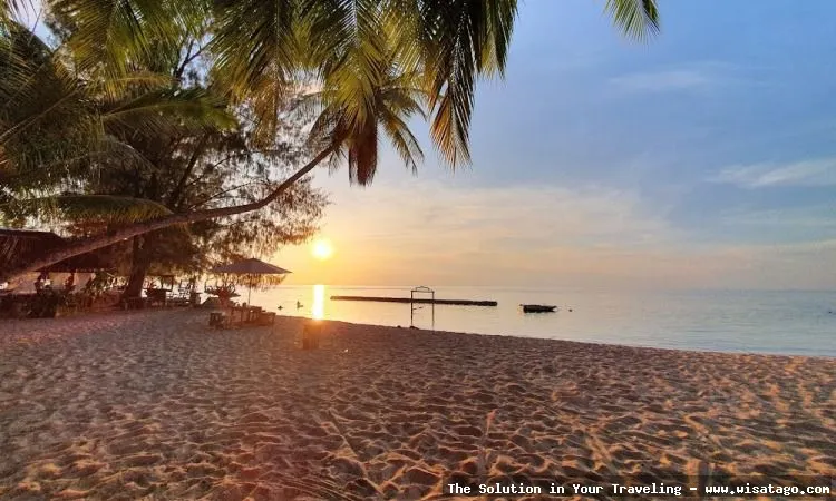 Pantai Cemara Indah, pemandangan menawan.