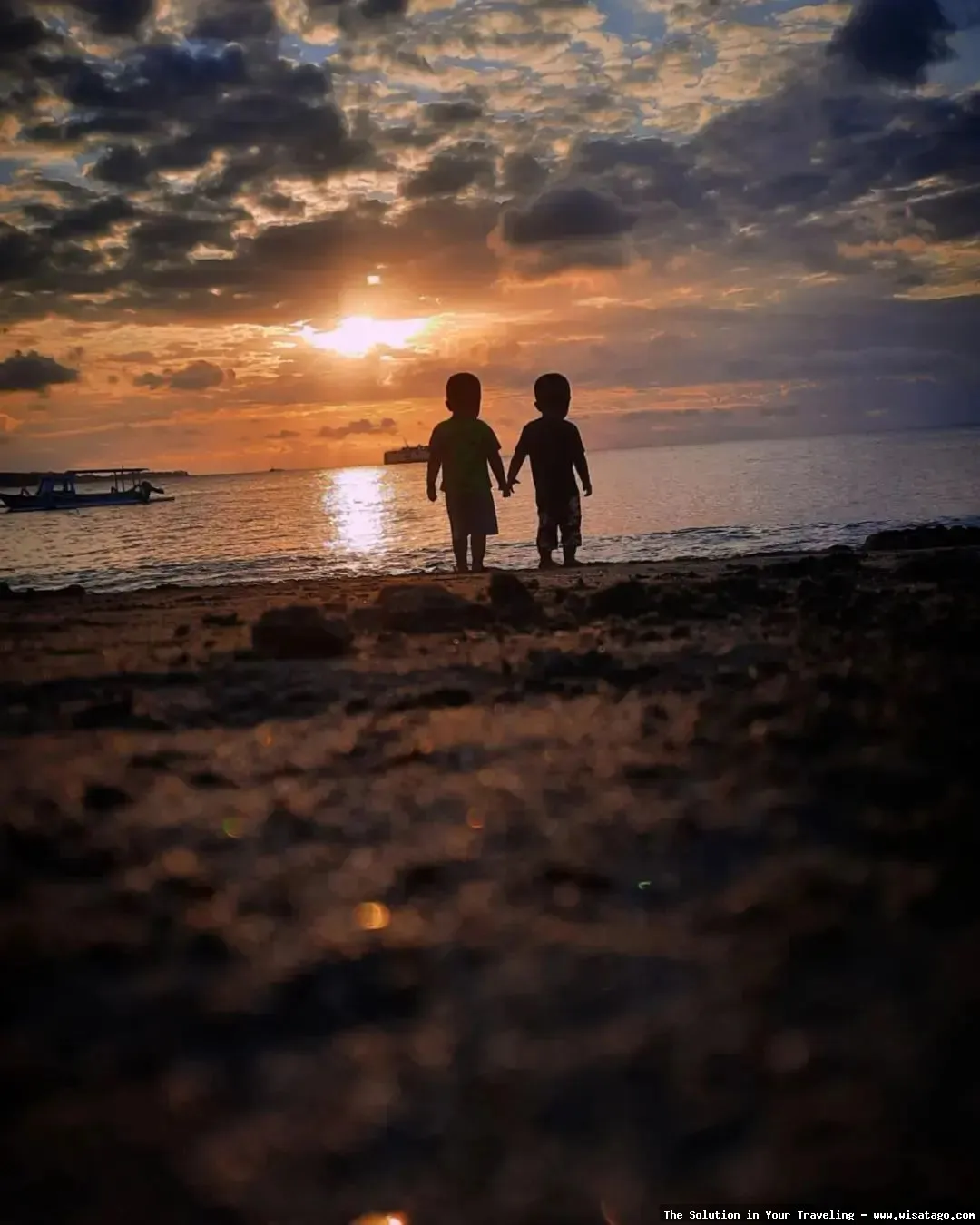Pantai Cemara Indah yang mempesona.