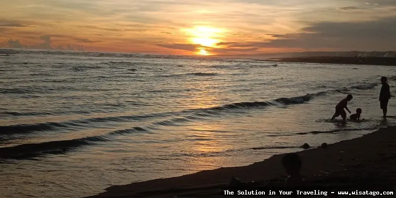 Pantai Cipatujah, deburan ombak selatan