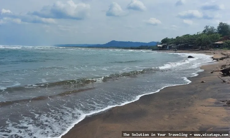 Pantai Cipatujah, pesona ombak selatan