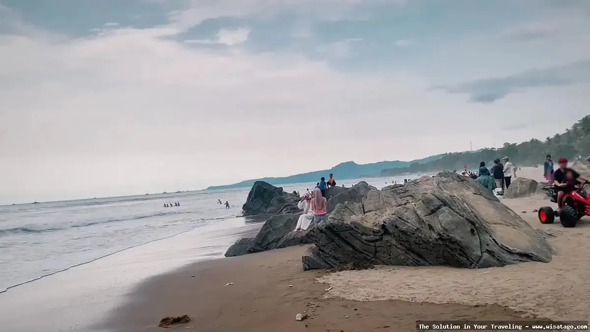 Pantai Citepus, hamparan pasir eksotis.