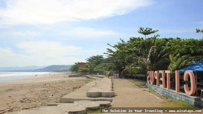 Pantai Citepus: pasir dan ombak tenang