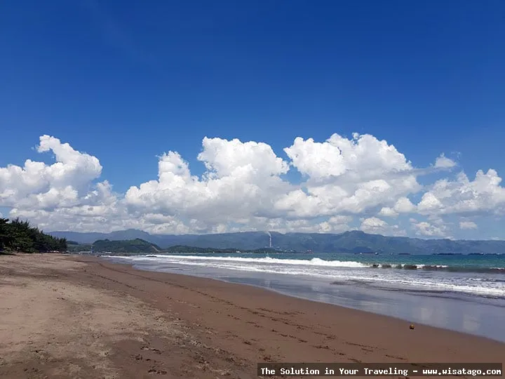 Pantai Citepus dengan ombak menawan