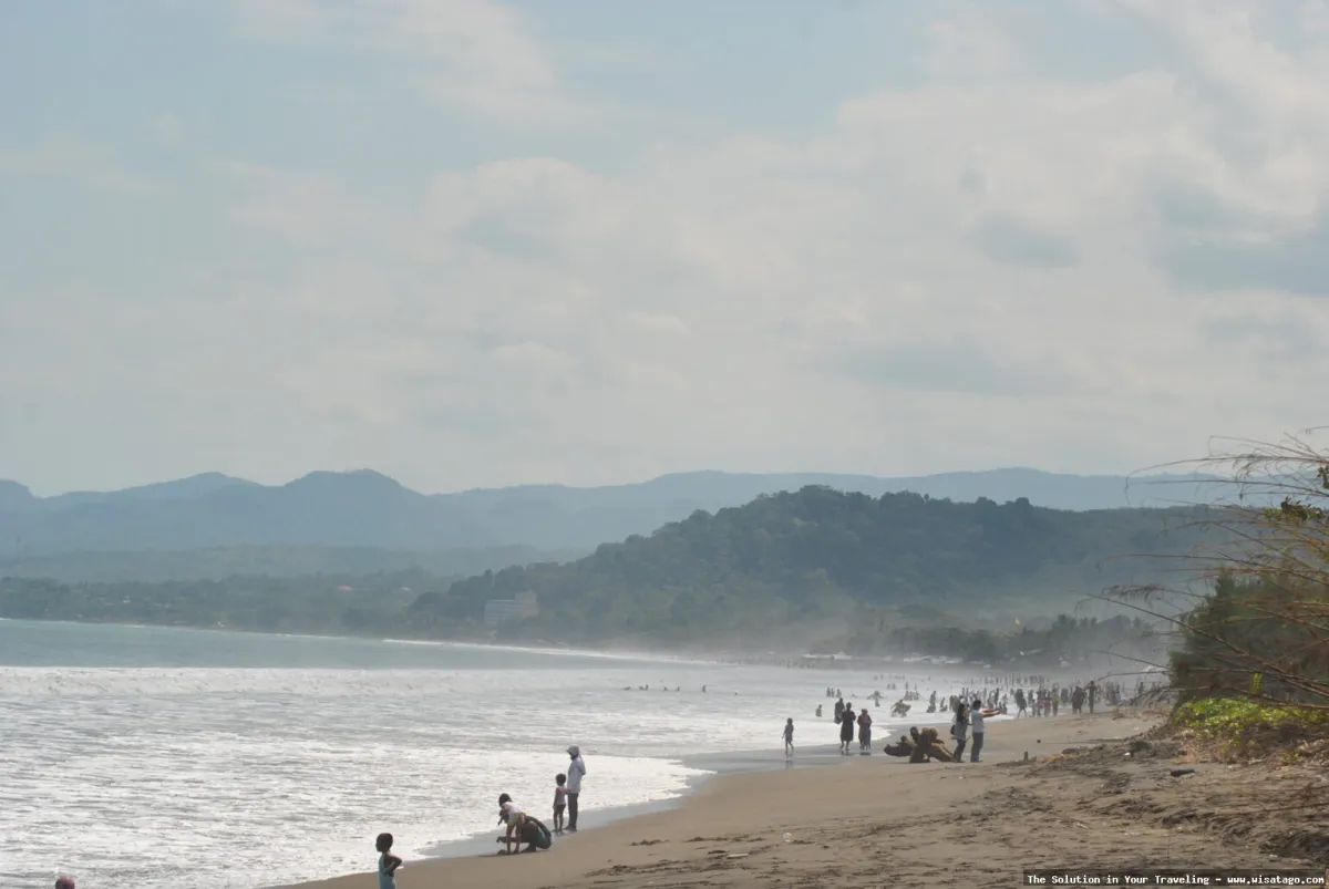 Pantai Citepus dengan pasir putihnya